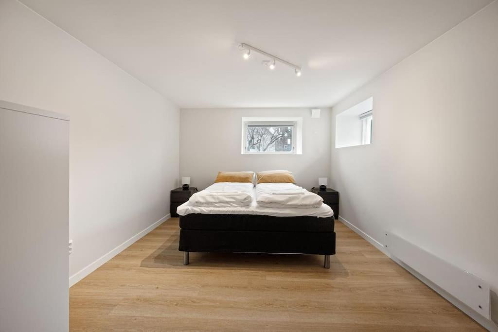 Practical Basement Apt With All Home Comforts Close To City Centre Stavanger Esterno foto