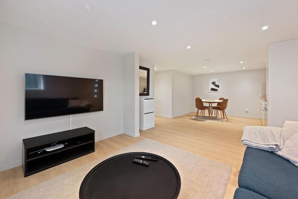 Practical Basement Apt With All Home Comforts Close To City Centre Stavanger Esterno foto