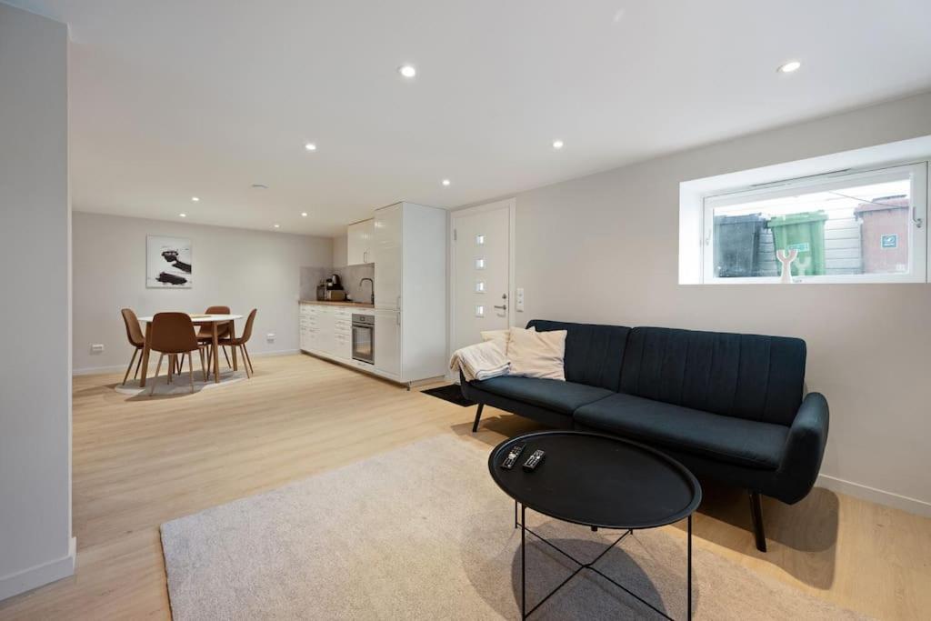 Practical Basement Apt With All Home Comforts Close To City Centre Stavanger Esterno foto