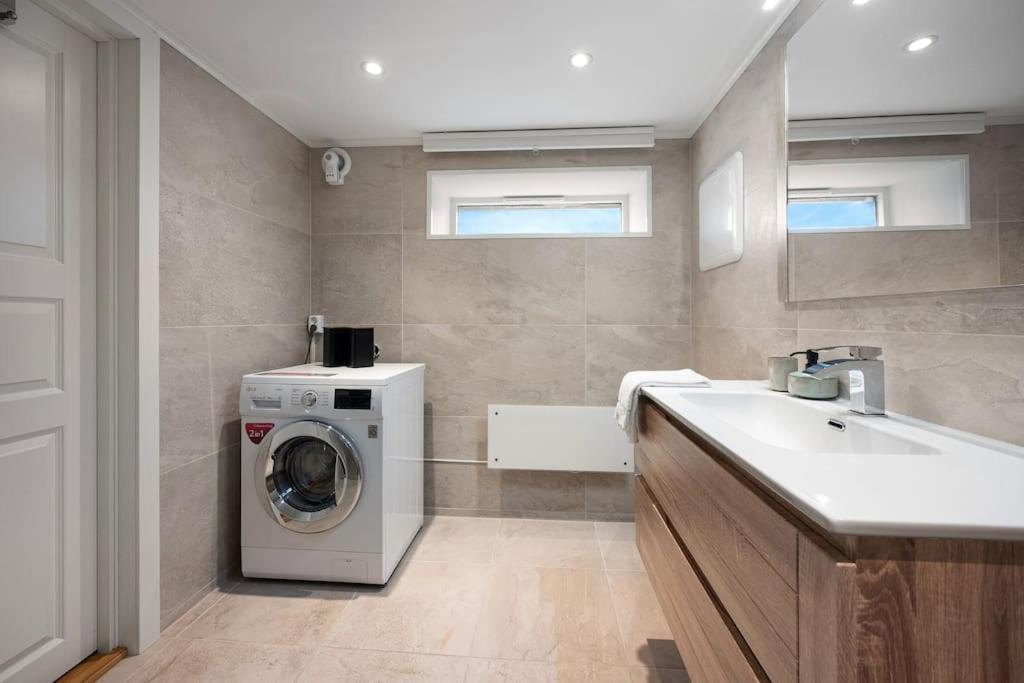 Practical Basement Apt With All Home Comforts Close To City Centre Stavanger Esterno foto