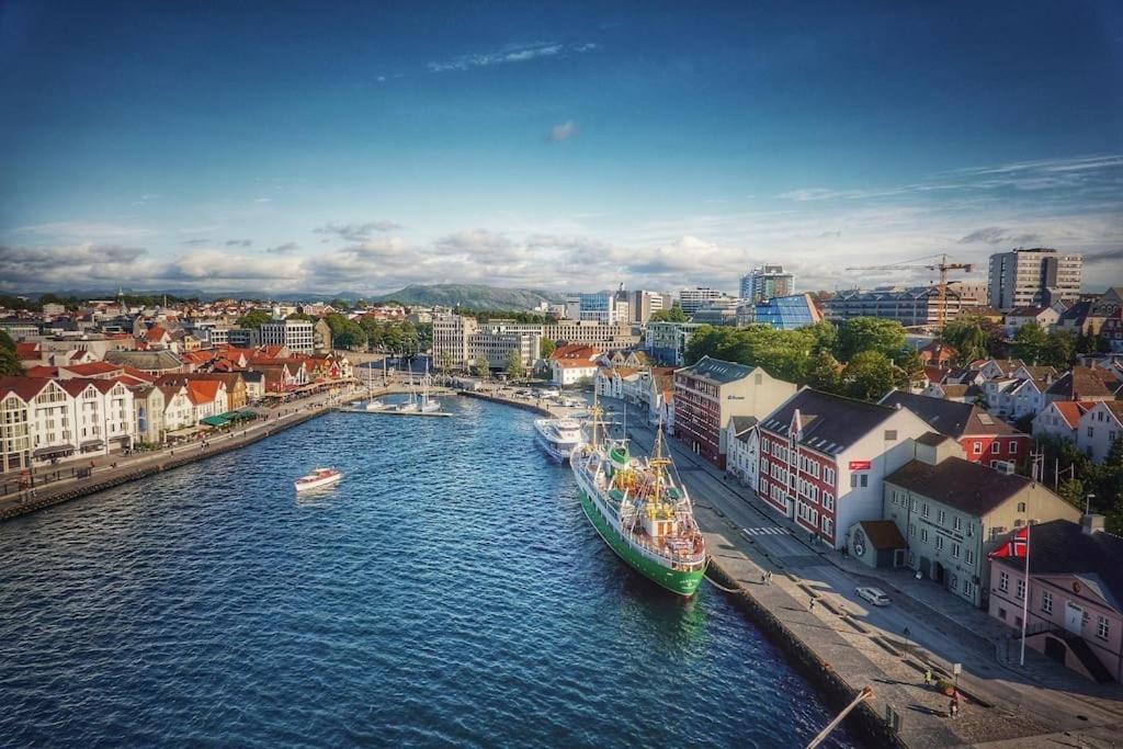 Practical Basement Apt With All Home Comforts Close To City Centre Stavanger Esterno foto