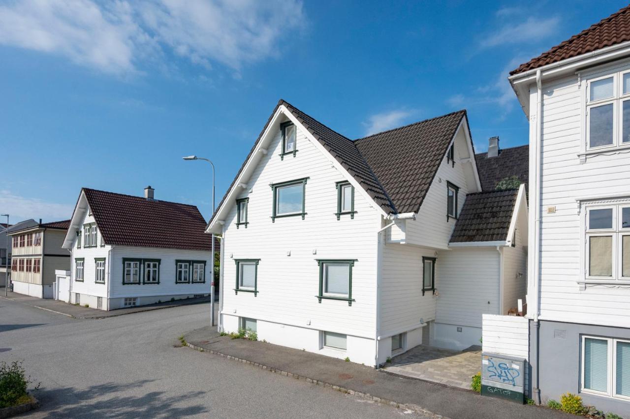 Practical Basement Apt With All Home Comforts Close To City Centre Stavanger Esterno foto